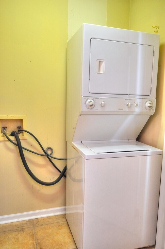 Building Photo - Centrally Located 2 Bedroom In Hillsborough With Great Updates!