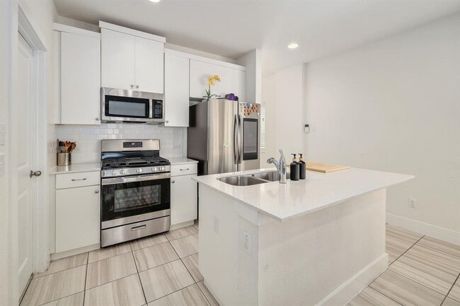 Building Photo - 204 Furlong Dr