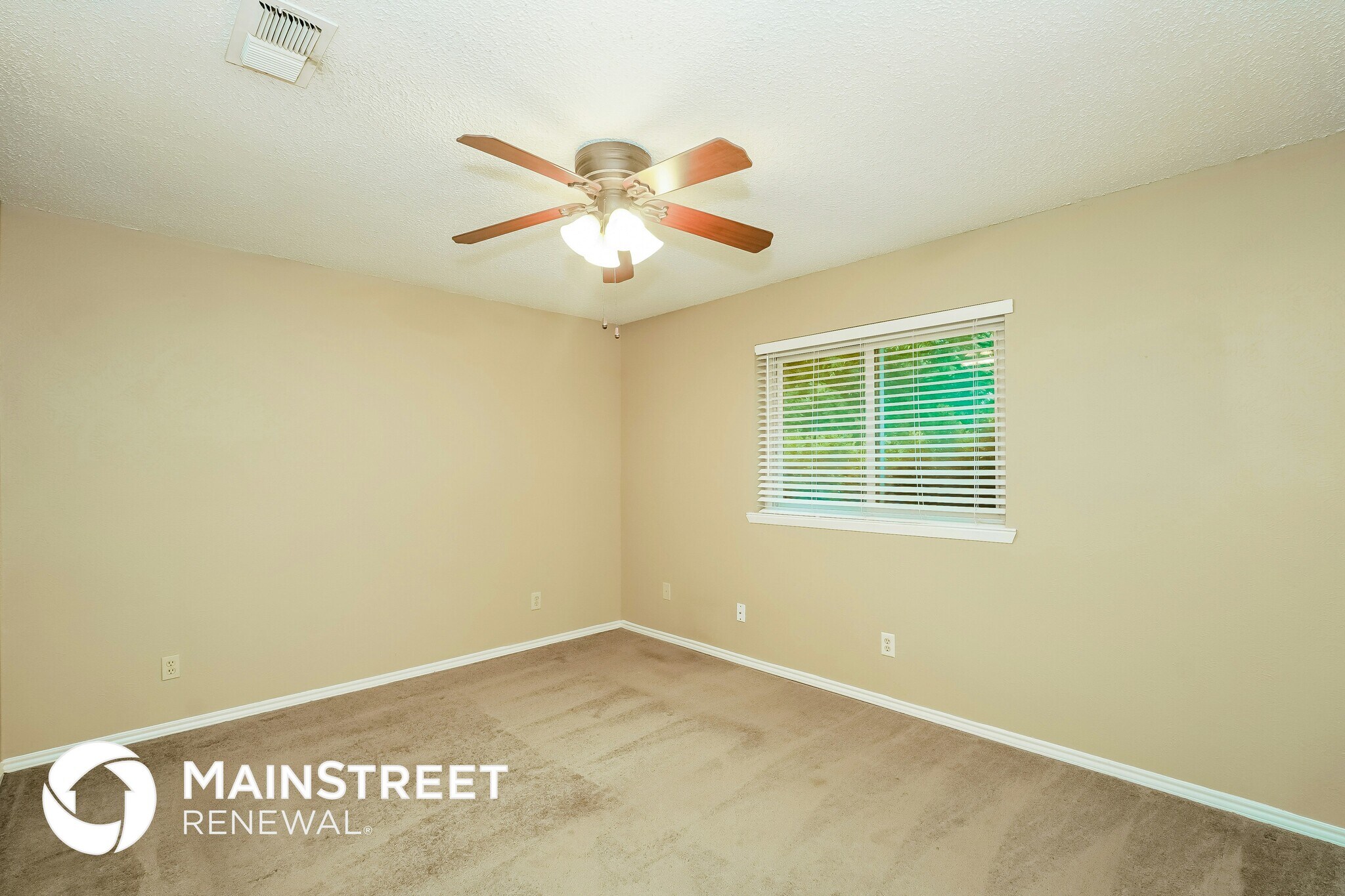 Building Photo - 728 Poe St