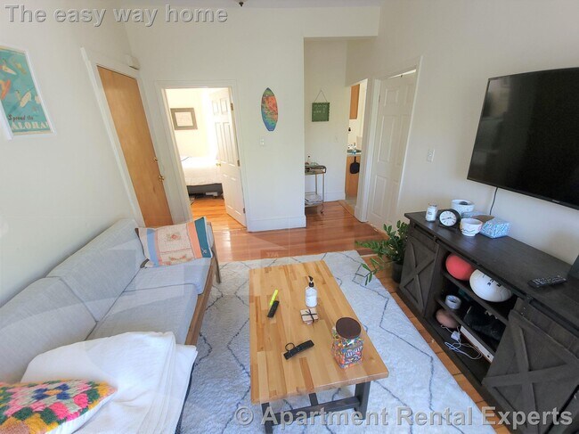 Building Photo - 37 Oak St