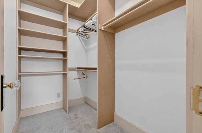 Building Photo - 3 Bedroom with Historical Charm Close to Square