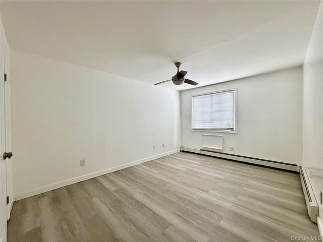 Building Photo - 1-99 Cross Bay Pkwy