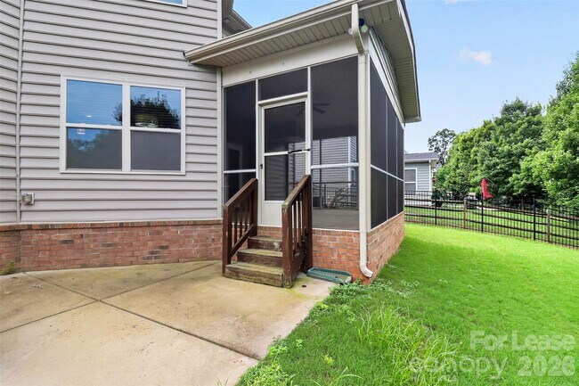 Building Photo - 549 Daventry Ct