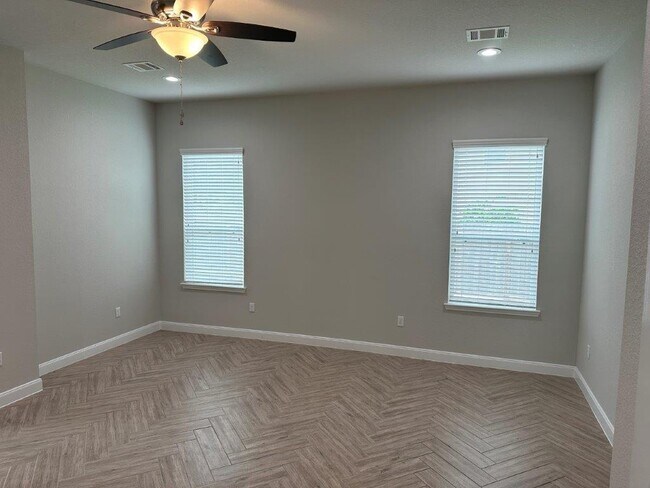 Building Photo - 16419 Lakewood Field Dr