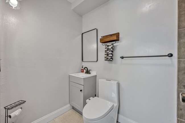 Building Photo - 525 S Crystal Lake Dr
