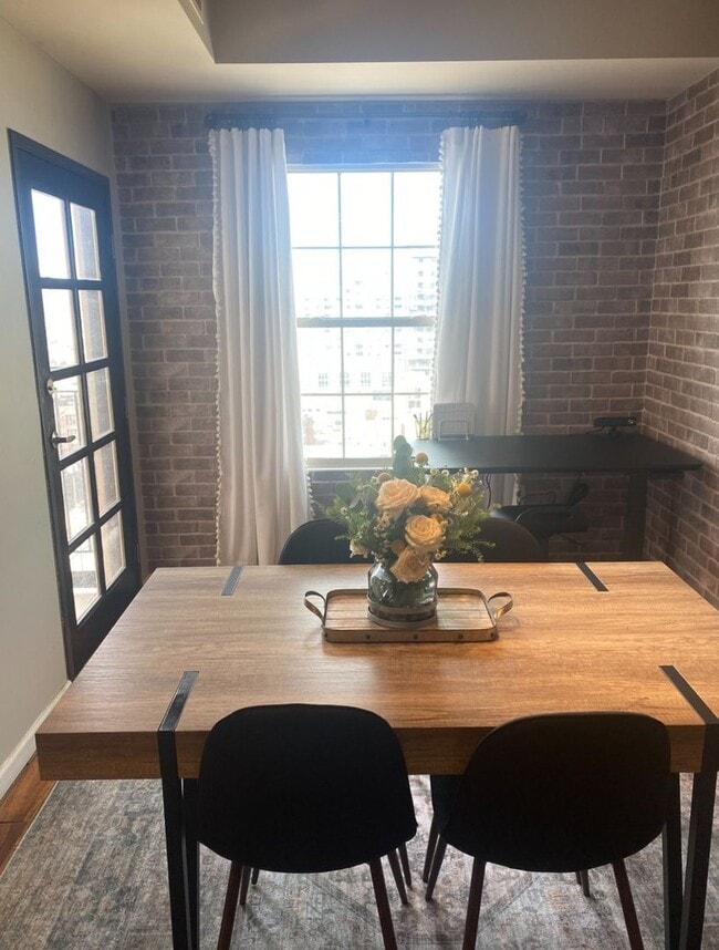 Building Photo - Charming 1BR Condo in Denver