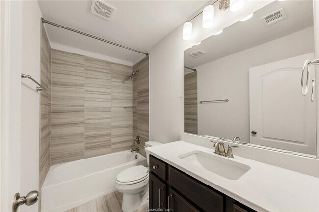 Building Photo - Gorgeous 2-Story on Quiet Cul de Sac