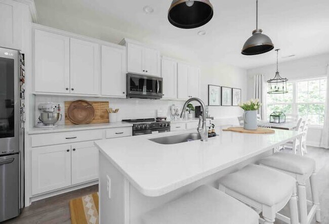 Building Photo - 460 Star Ridge Rd