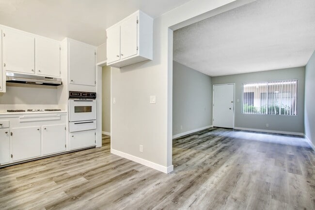 Building Photo - 4733 Orion Ave