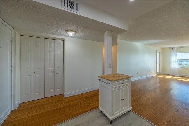 Building Photo - 10th FLR 2B/2BA Waterfront with Panoramic Intercoastal Views in 55+ Community