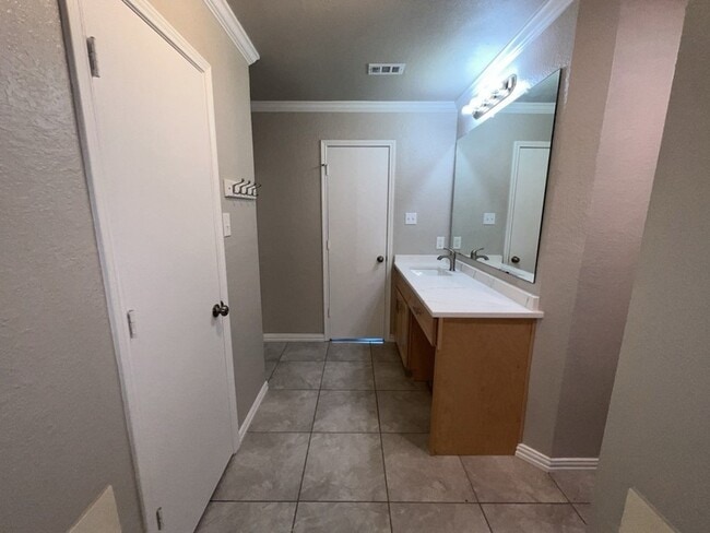 Building Photo - 5728 Shady Springs Trail