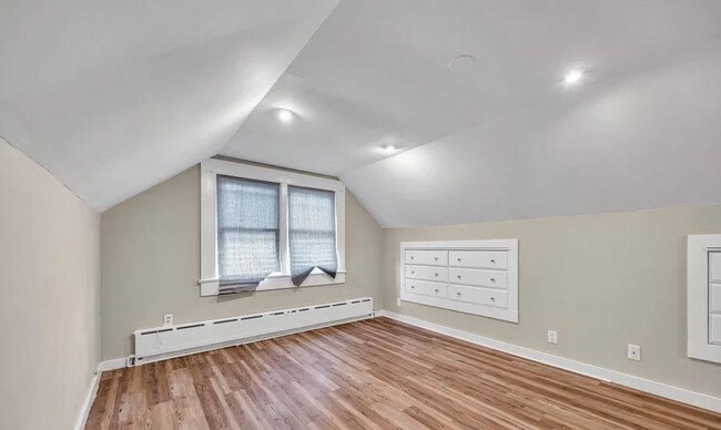 Building Photo - 348 Woodbine Way