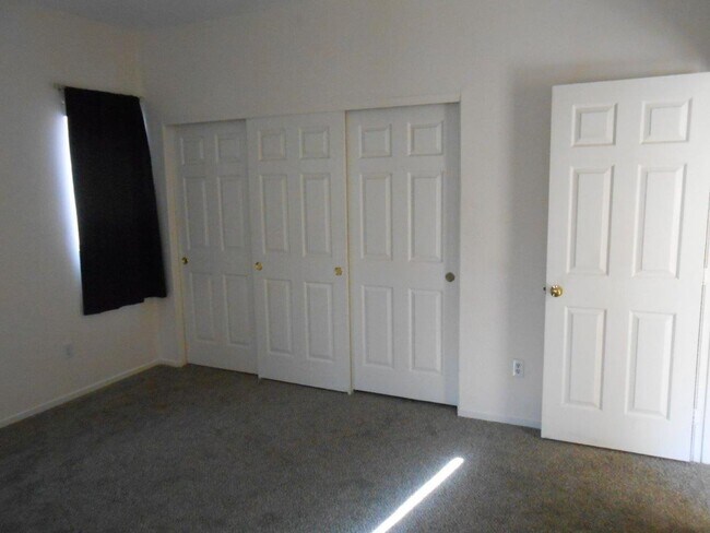 Building Photo - Spacious Home 2 Story Home in Black Mountain