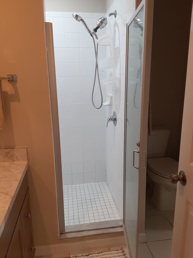 Building Photo - Stunning Short Term Rental!