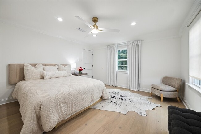 Building Photo - 4148 Bissonnet St