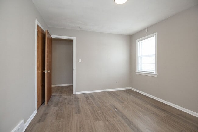 Building Photo - Spacious 3 bedroom/2 bath Cleveland Hts single family house!