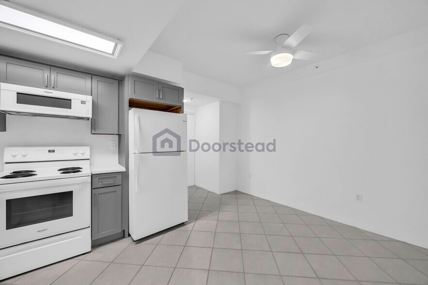 Building Photo - 3051 SW 27th Ave