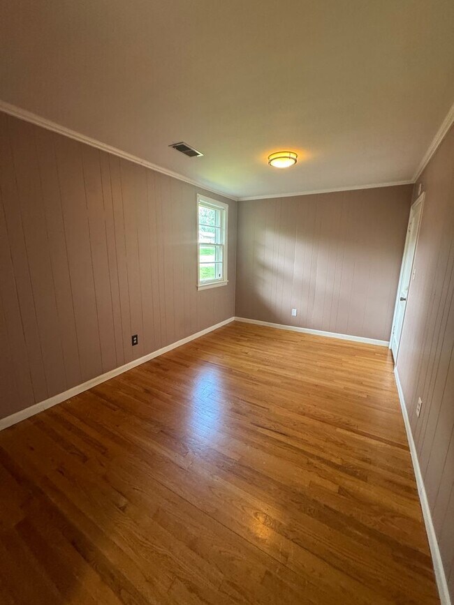 Building Photo - Updated 3BR/2BA home in South Nashville!