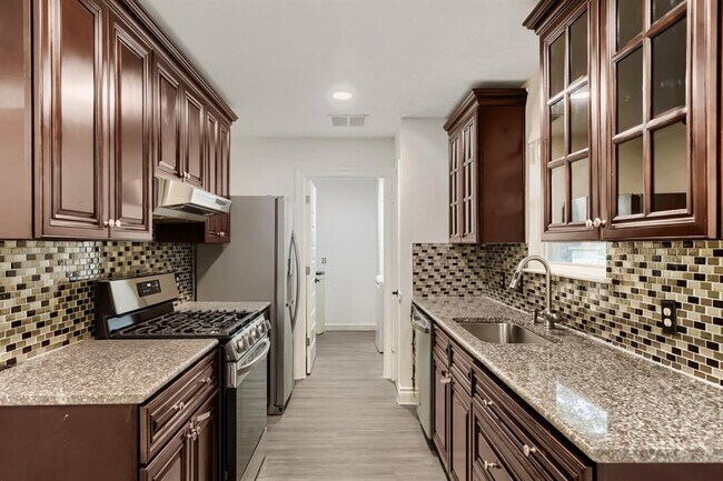 Building Photo - 12100 Clickett Cove