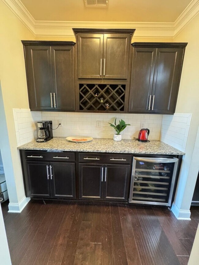 Building Photo - Sought-After Skybrook Community