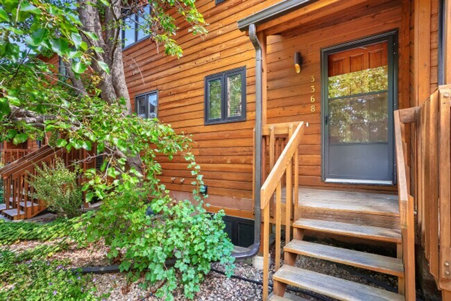 Building Photo - Beautifully Remodeled 3-Bed, 2-Bath Townhouse in Central Boulder
