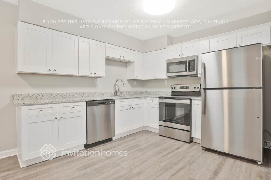 Building Photo - 3025 Catalina Dr