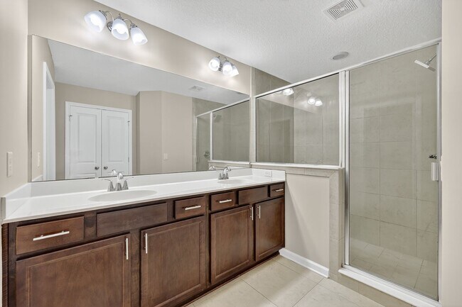 Building Photo - Townhome For Rent