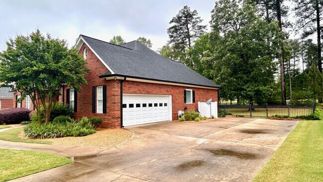 Building Photo - Call to schedule a tour!