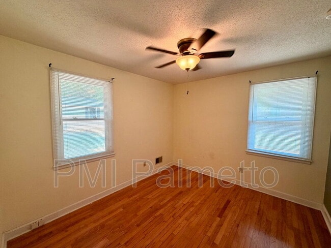 Building Photo - 1727 Sandra Dr