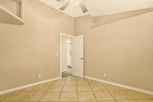 Building Photo - Upper Valley 3 Bedroom 2 Bath
