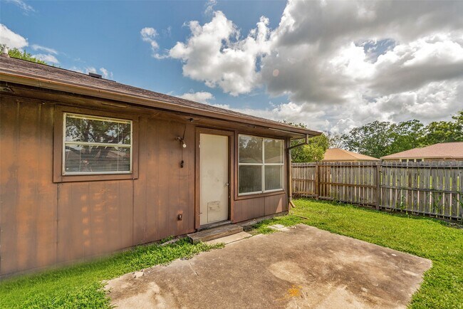 Building Photo - 2779 Forest Point Dr