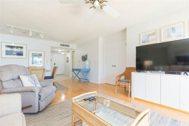 Building Photo - 6080 Bahia Del Mar Cir N