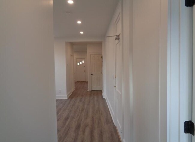 Building Photo - 81 Glenridge Ave