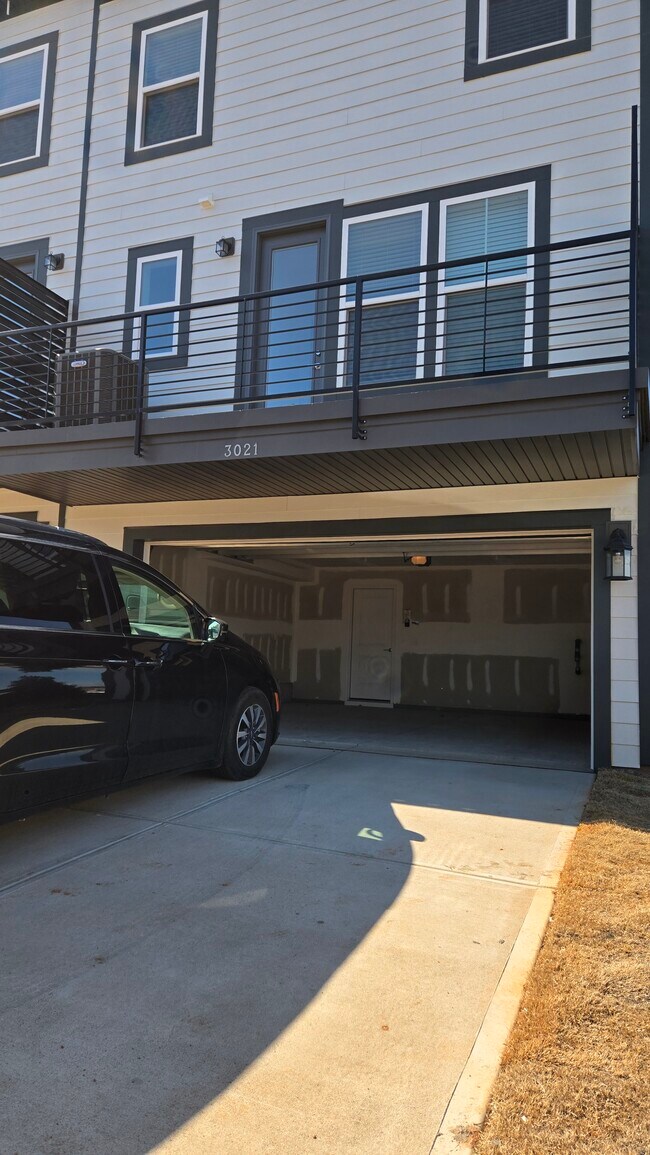 Building Photo - 3021 Rexton Ln