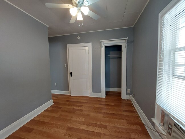 Building Photo - *1st Month's Rent Free!* 1 Bedroom 1 Bath-...