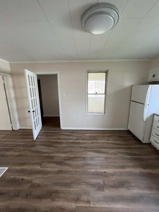 Building Photo - 115 June St