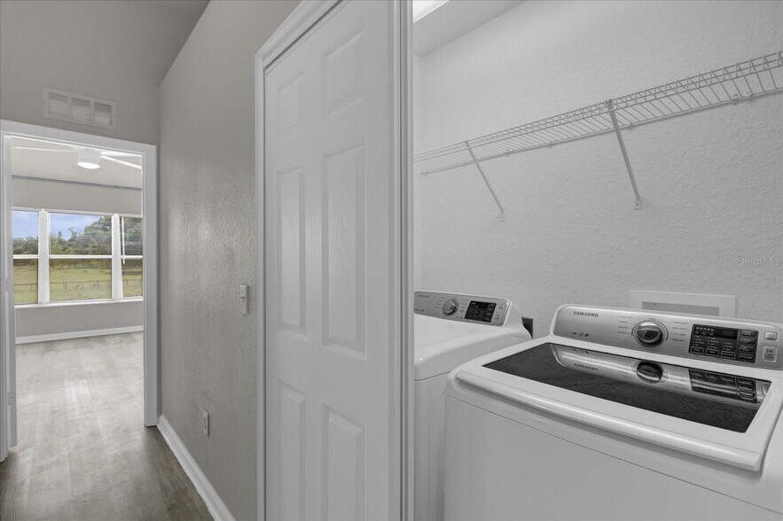 Building Photo - 4500 SW 52nd Cir