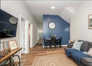 Building Photo - Spacious 5-Bed Furnished Home Near Xavier | Modern Updates, In-Unit Laundry & Off-Street Parking