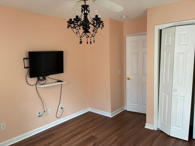 Building Photo - 3 Bedroom 2 Bath Home in Carolina Shores