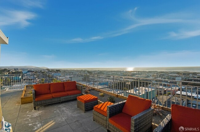 Building Photo - 3945 Judah St