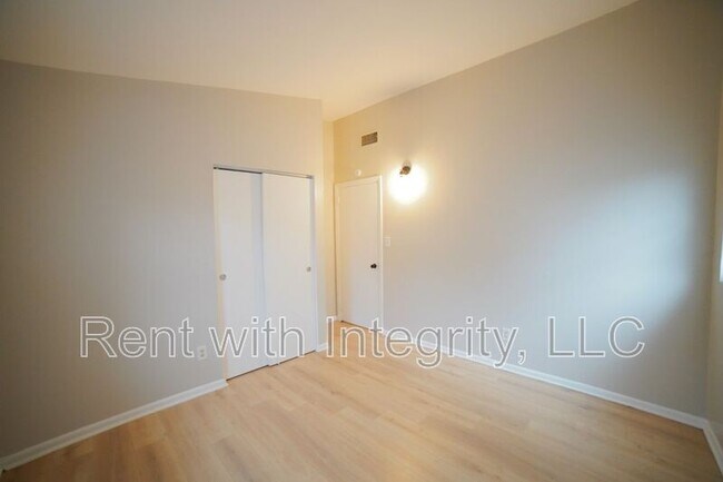 Building Photo - 2032 Warwick St