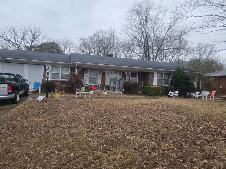 Building Photo - 1033 Skyline Dr