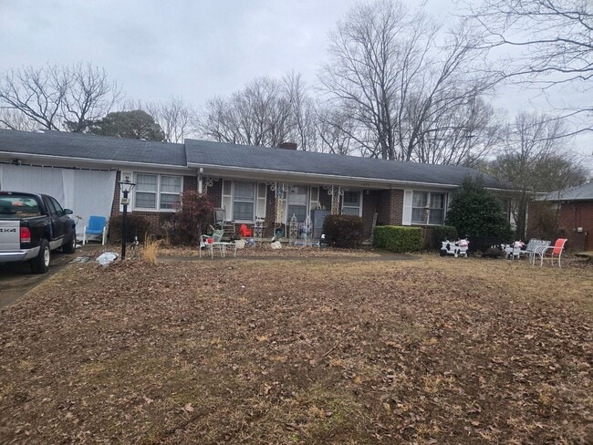 Building Photo - 1033 Skyline Dr