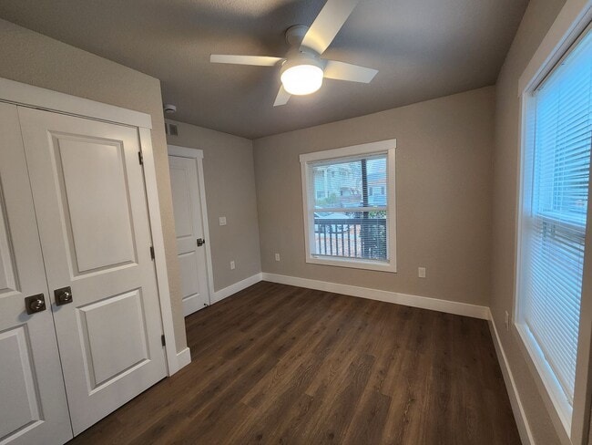 Building Photo - 843 9th Ave