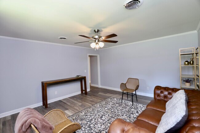Building Photo - 6 Hilliard Dr