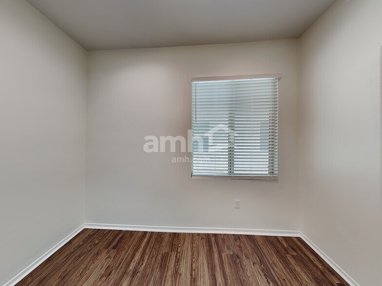 Building Photo - 1021 E Lumberjack Trail