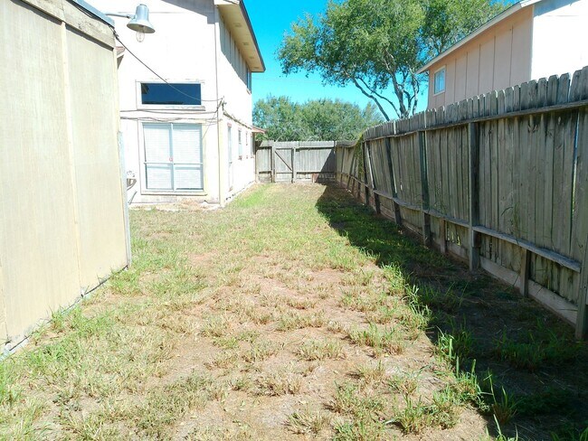 Building Photo - 4929 Cedar Pass Dr