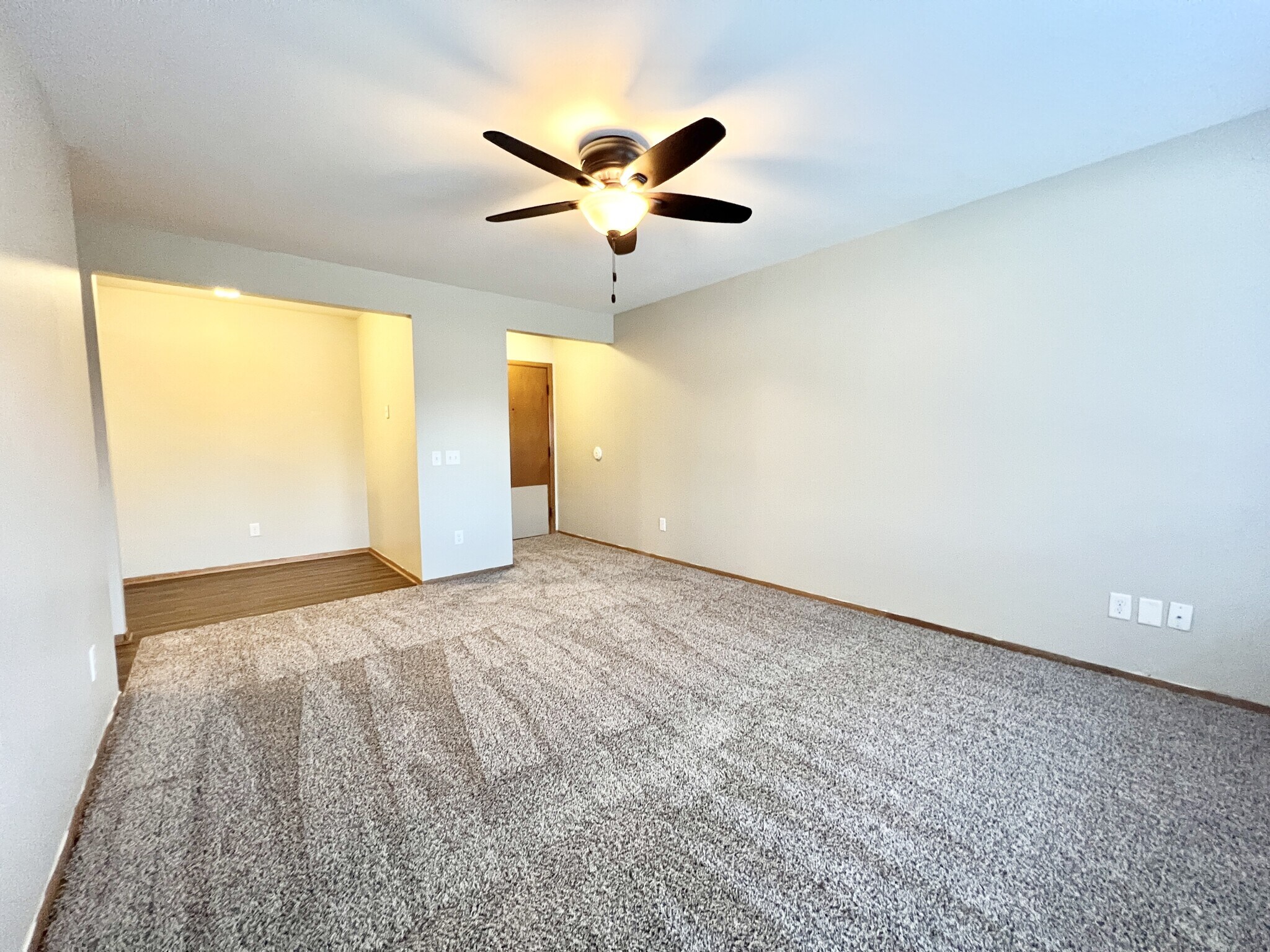 Building Photo - 821 George St