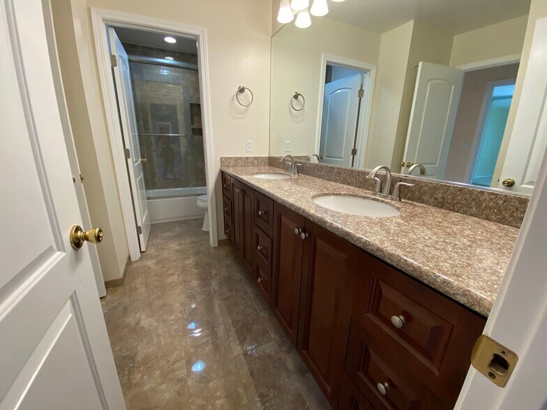 Master Bath - 9546 Easter Way