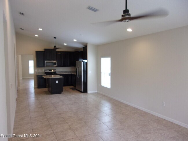 Building Photo - 3935 Harvest Cir